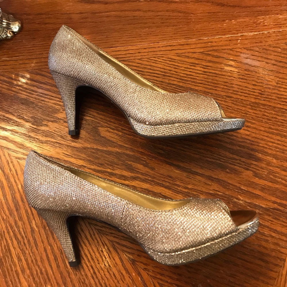 Stunning Bandolino Heels!
